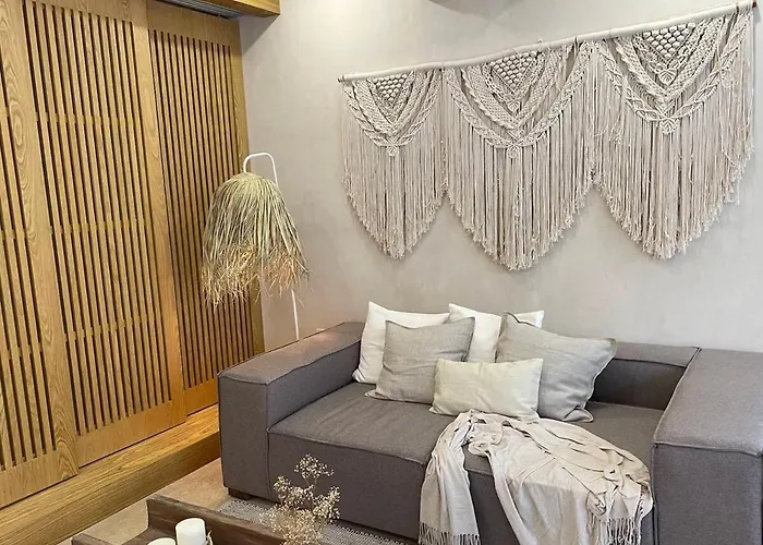 New With Bathtub And Jacuzzi Apartment