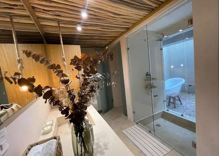 New With Bathtub And Jacuzzi Apartment
