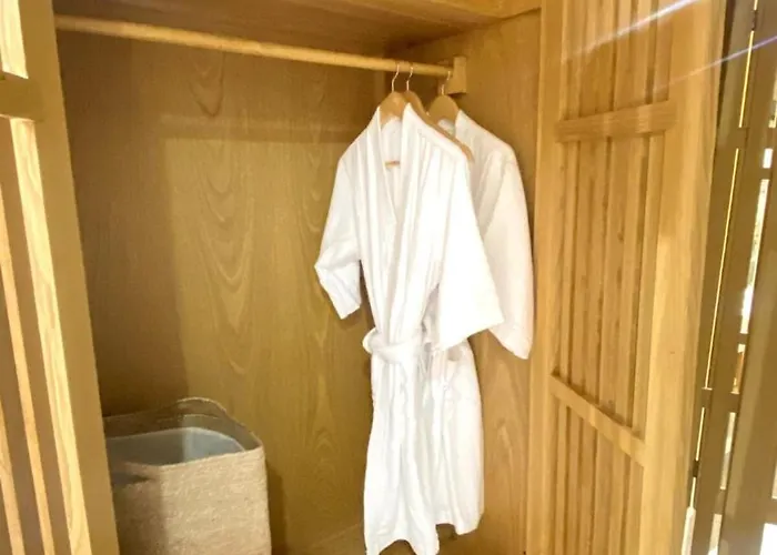 New With Bathtub And Jacuzzi Apartment *